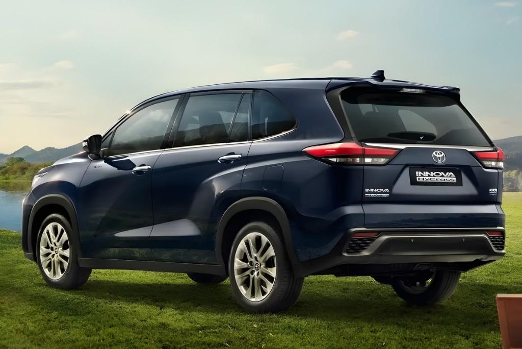 Toyota Innova Hycross 